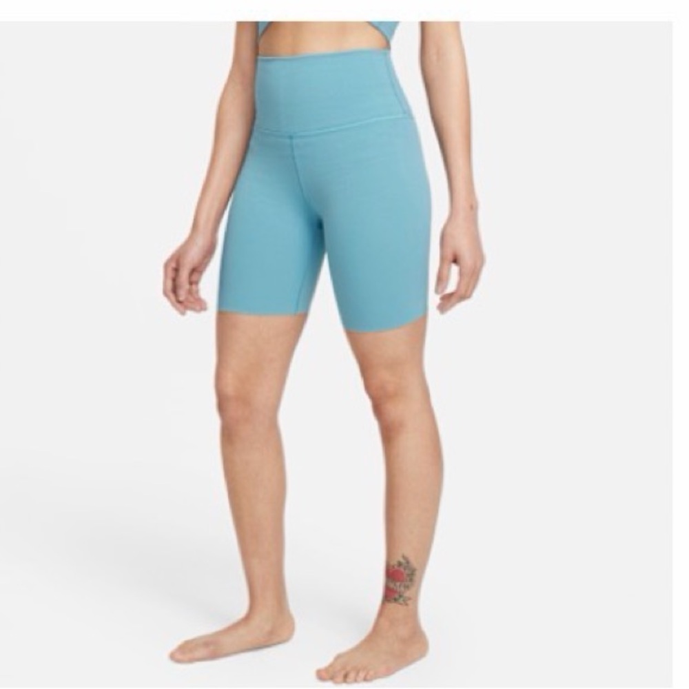 Nike Yoga Luxe